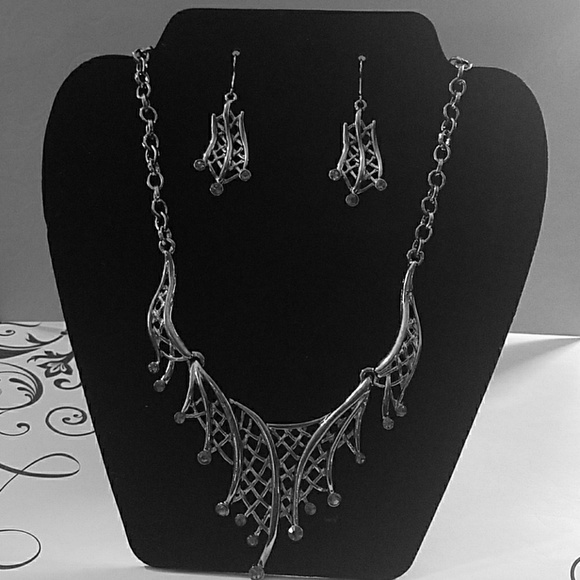 Jewelry - Jewelry